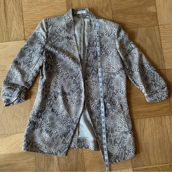 Babaton Aritzia 2 Macaulay Python Snake Print Blazer Ruched Office Siren - Picture 9 of 9